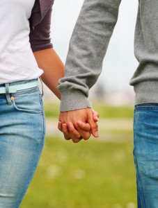 couple-holding-hands